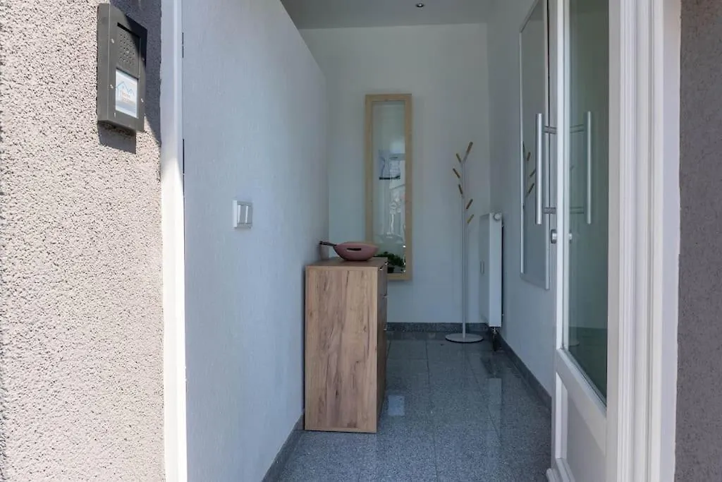 Your Luxurious Home In Köln 0*,